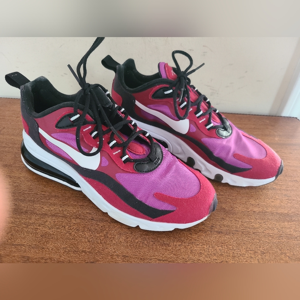 Nike 270 React Sneakers Size 8